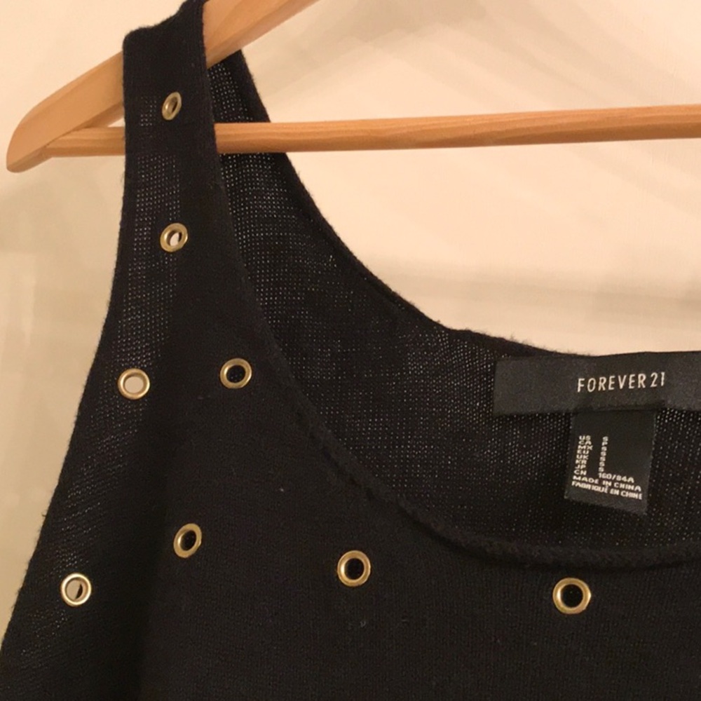 Black knit crop top